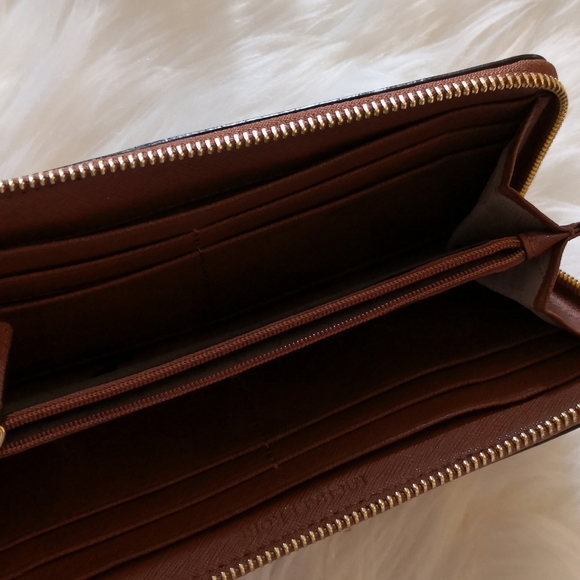 Michael Kors wallet - Picture 3 of 4